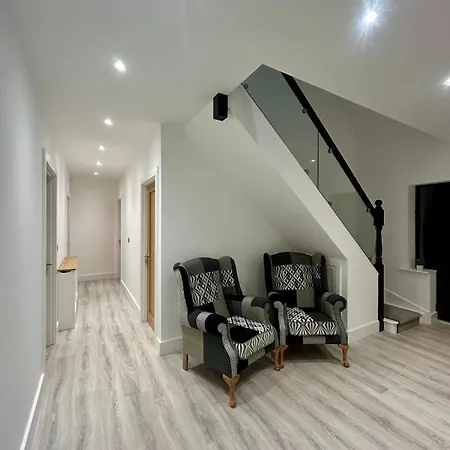 Nyaraló Modern House Boyle